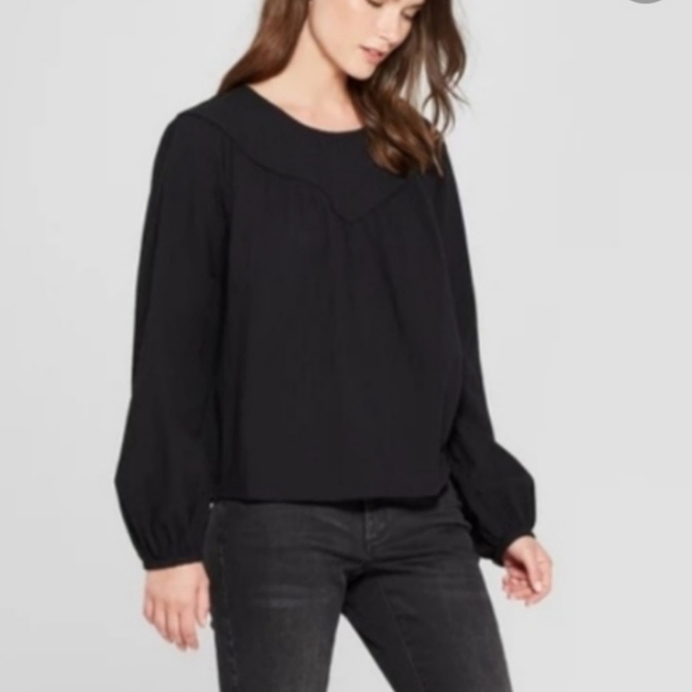 Universal Thread peasant top